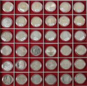 Schweiz, Sammlung von 2 Sätzen je 18 Silber Gedenkmünzen 5 Franken