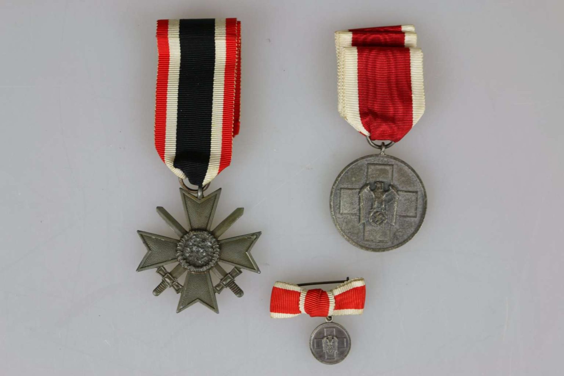Medaille für deutsche Volkspflege am Band - Image 2 of 2
