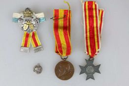 Kriegsverdienstkreuz und Regierungs-Jubiläums-Medaille