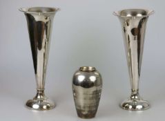 3 versilberte Vasen