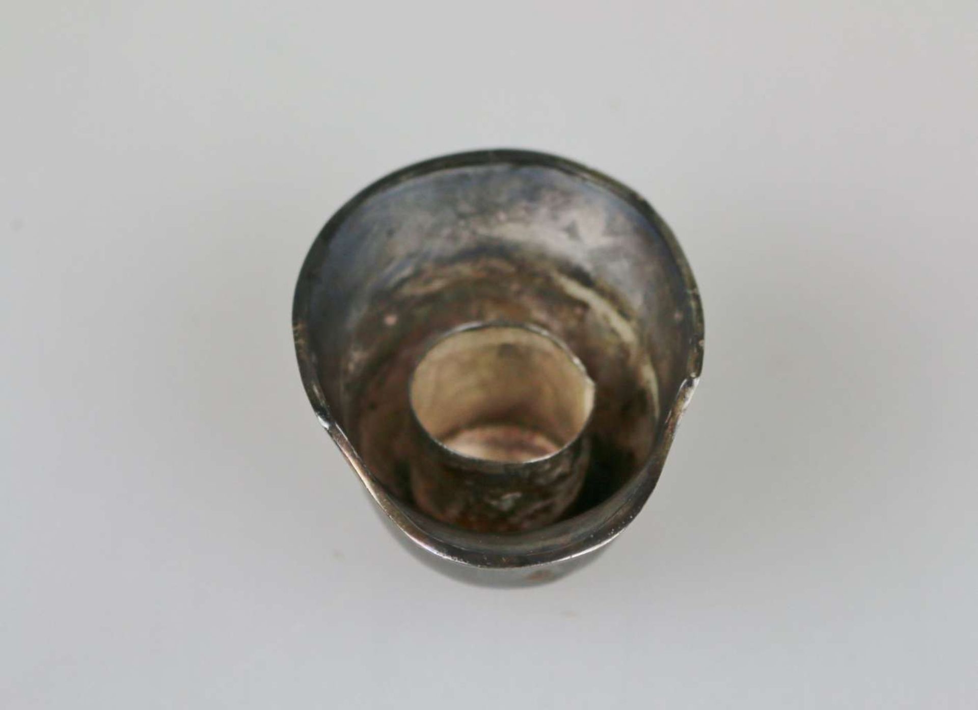 Flaschenverschluss in Form eines Stahlhelms - Bild 3 aus 3