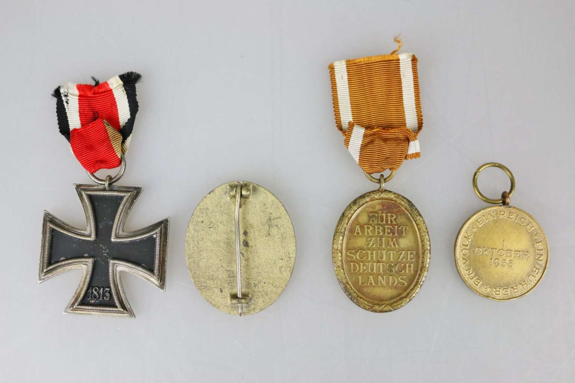 Wehrmacht 4 Auszeichnungen - Bild 3 aus 3