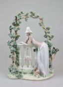 Lladro, Frau an Balustrade angelehnt