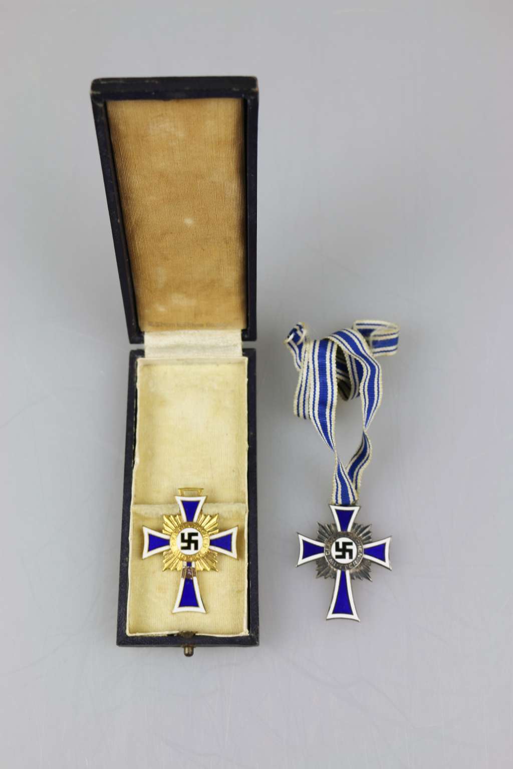 Mutterkreuz in Gold und Silber - Image 2 of 3