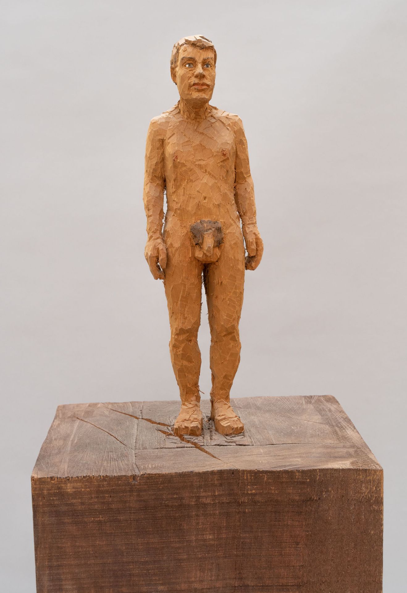 Stephan Balkenhol, 3 male nudes.3 figural columns. Coihue southern beech, partially polychrome. ( - Image 5 of 10