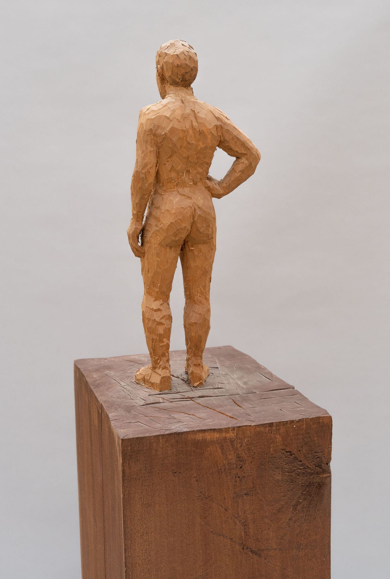 Stephan Balkenhol, 3 male nudes.3 figural columns. Coihue southern beech, partially polychrome. ( - Image 9 of 10