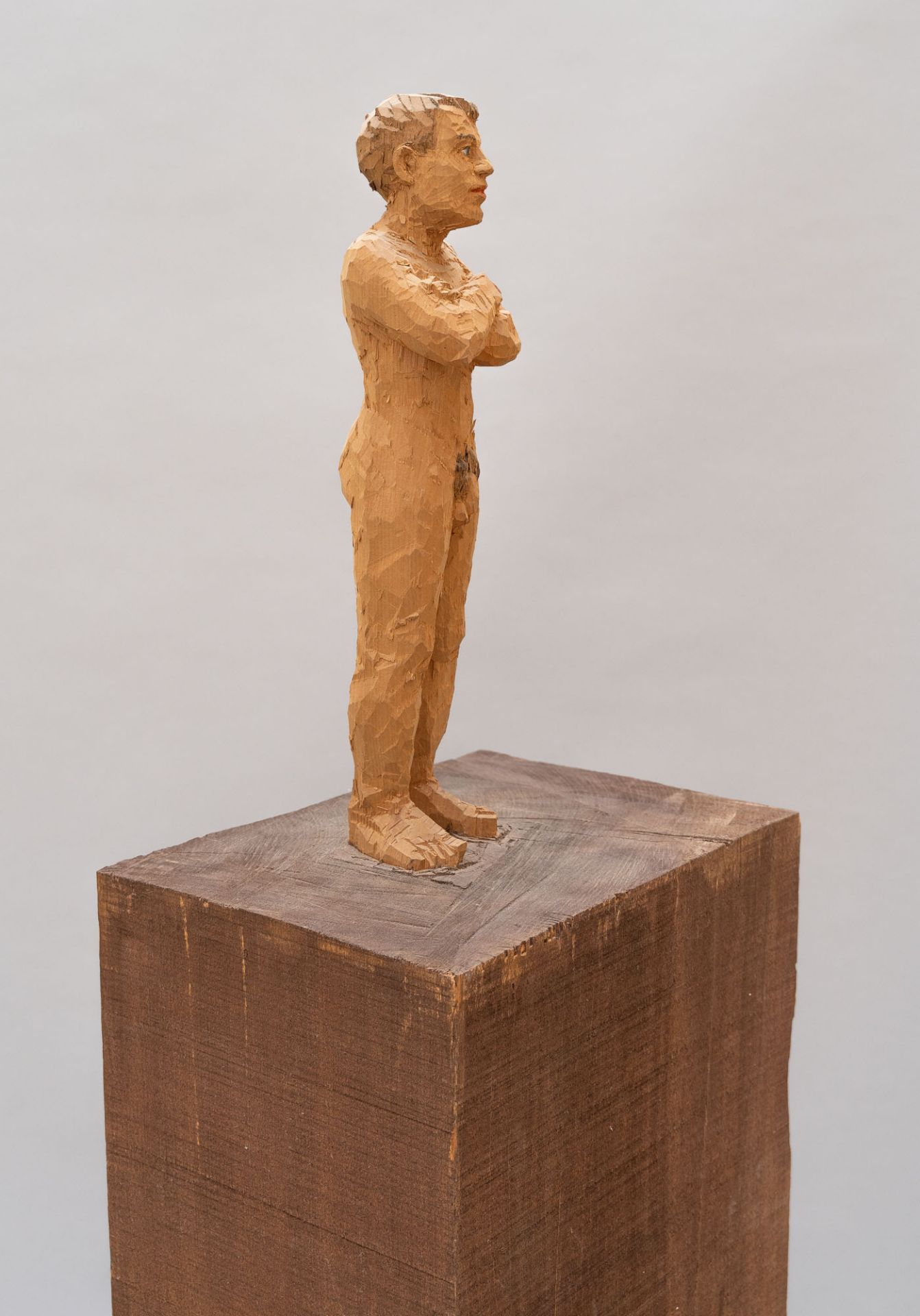 Stephan Balkenhol, 3 male nudes.3 figural columns. Coihue southern beech, partially polychrome. ( - Image 3 of 10