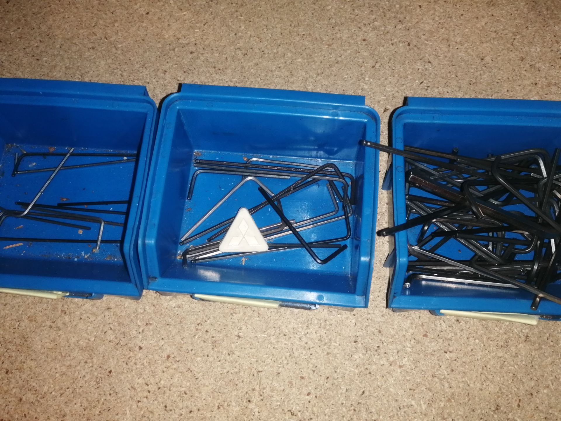 Various Allen Keys & Torque Keys (Please Note: Plastic Container Boxes Are Not Included) - Image 11 of 11