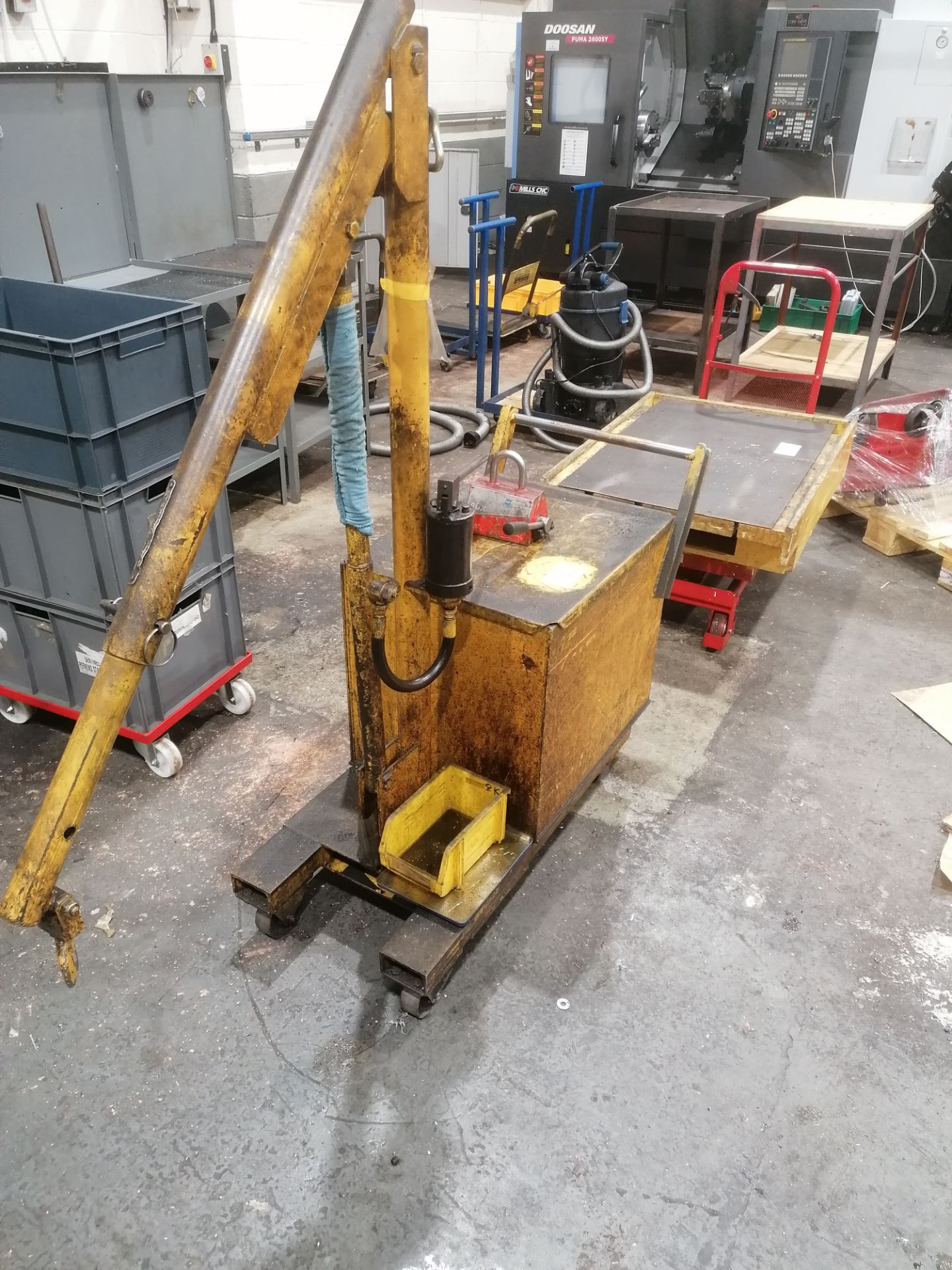 Hydraulic Hoist Harvey Trost Clear Lift Floor Crane - Image 2 of 6