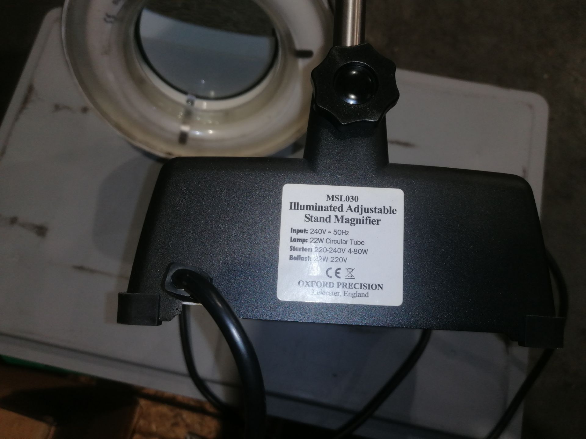 240v Light Up Magnifier (Please Note: Plastic Container Boxes Are Not Included) - Image 4 of 5