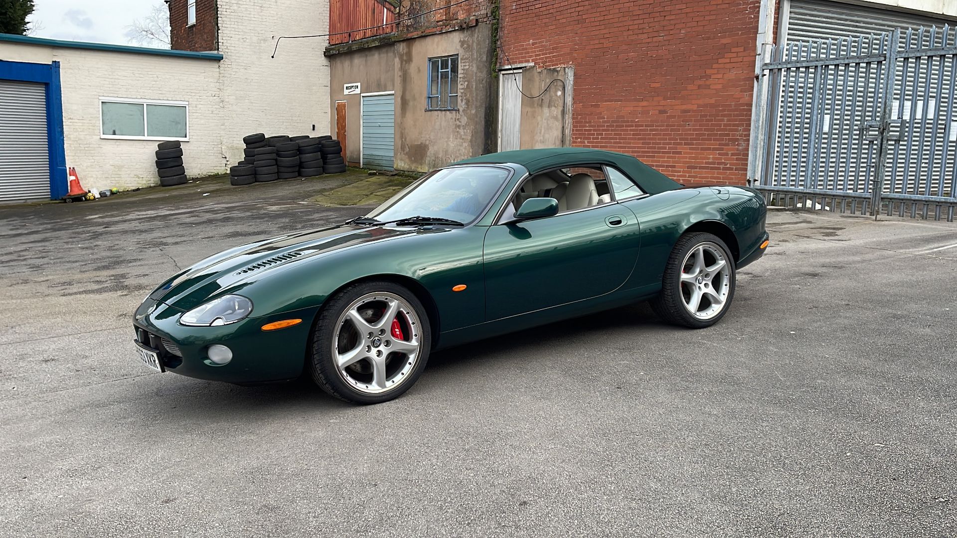 Stunning - Jaguar XKR V8 Supercharged Convertible - British Racing Green - Image 117 of 133