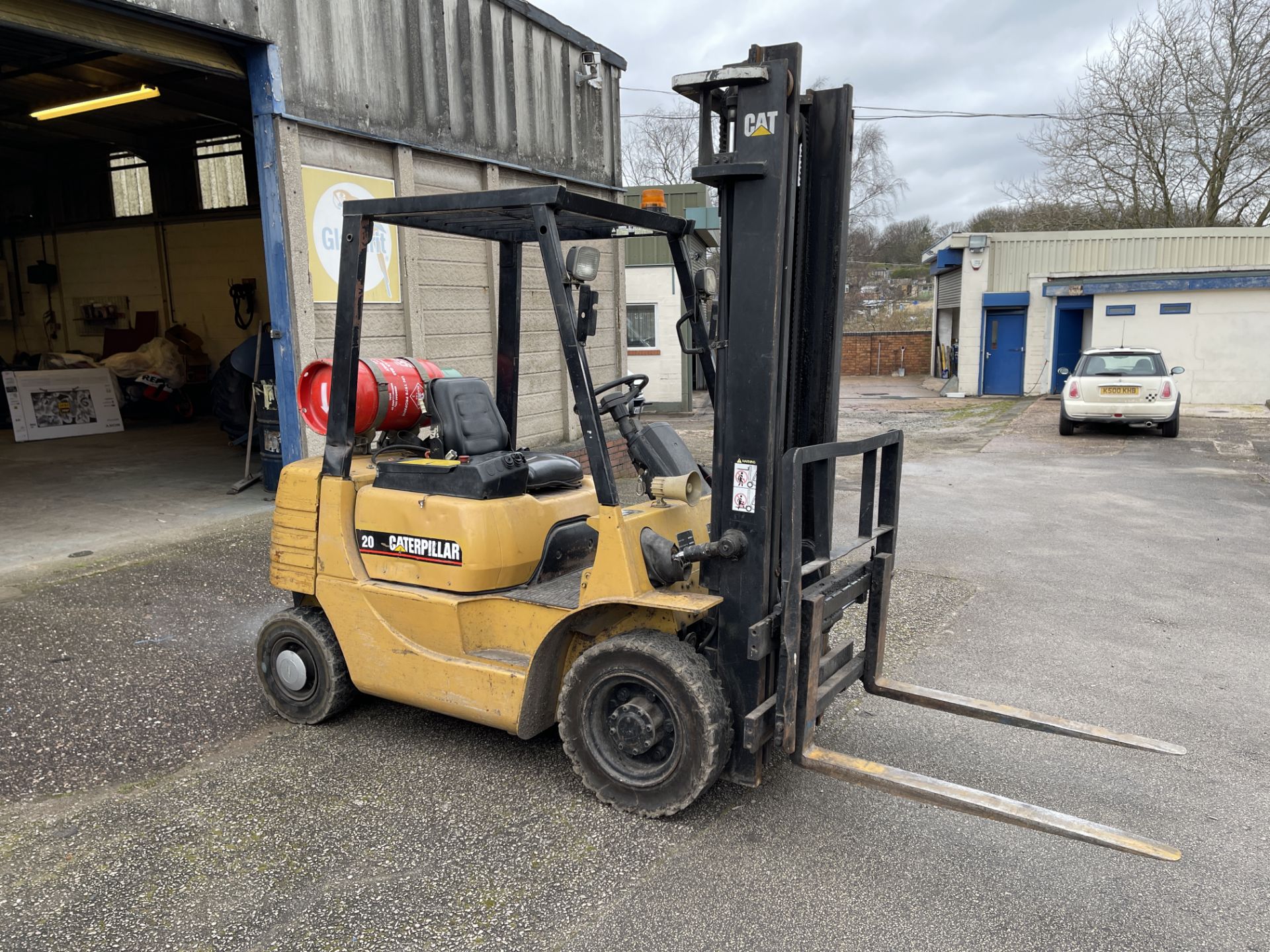 Caterpillar 20, LPG Fork Lift Truck, Serial No. 5AN10210, Rated Capacity 2,000 Kg (1996) - Image 6 of 17