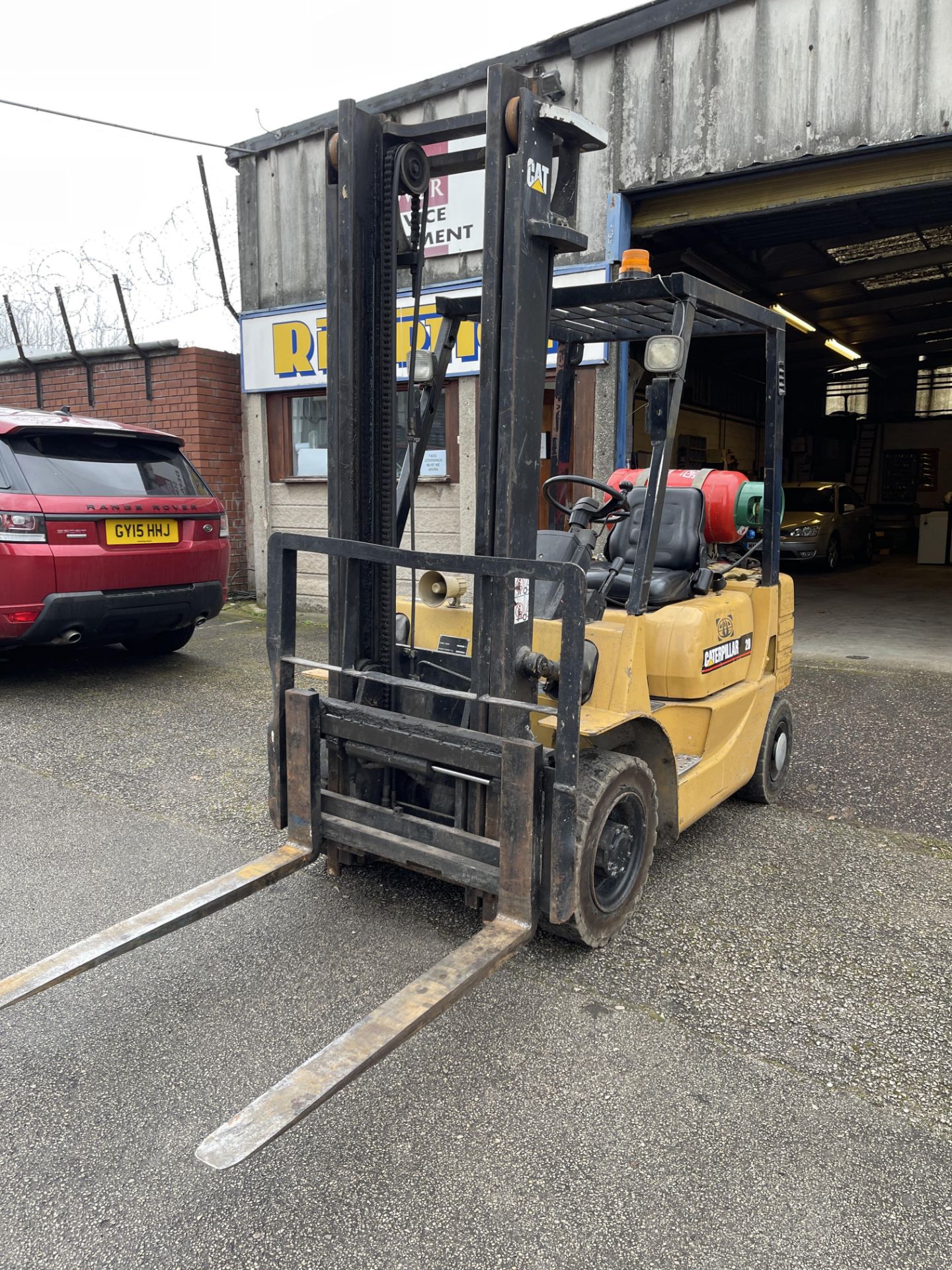 Caterpillar 20, LPG Fork Lift Truck, Serial No. 5AN10210, Rated Capacity 2,000 Kg (1996) - Image 3 of 17