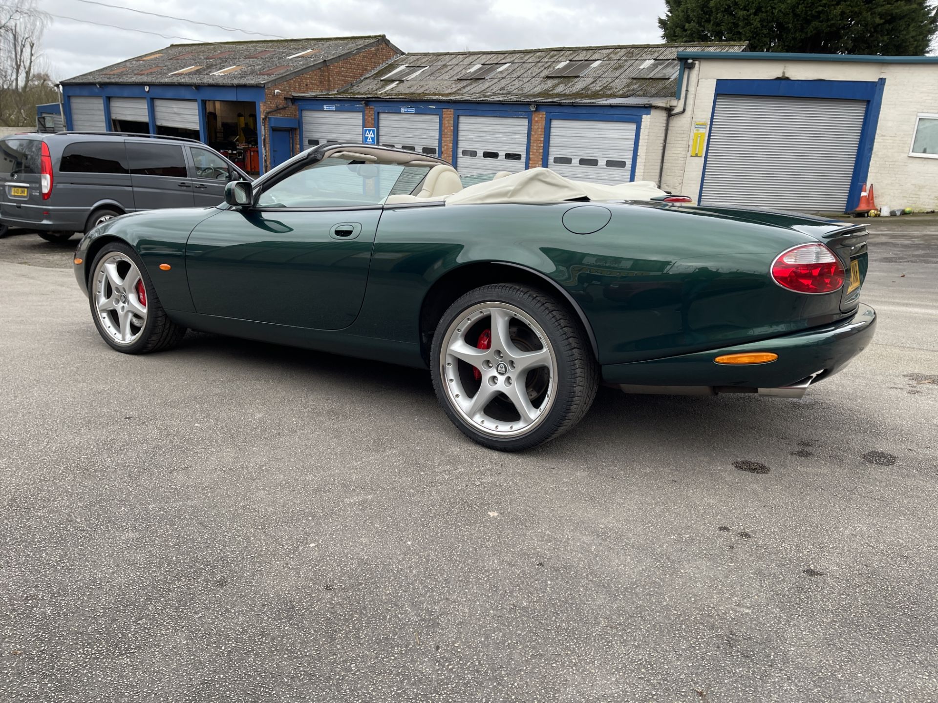 Stunning - Jaguar XKR V8 Supercharged Convertible - British Racing Green - Image 55 of 133