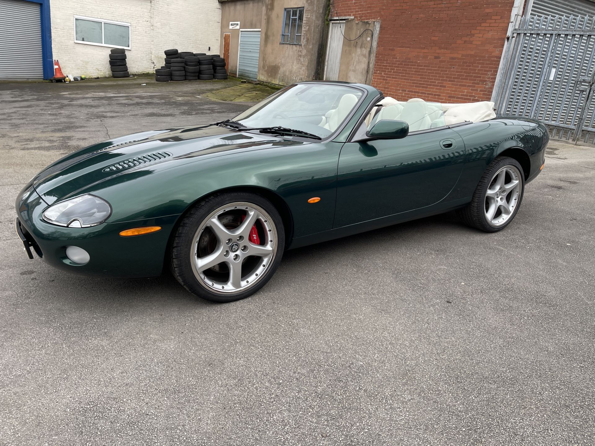 Stunning - Jaguar XKR V8 Supercharged Convertible - British Racing Green - Image 51 of 133