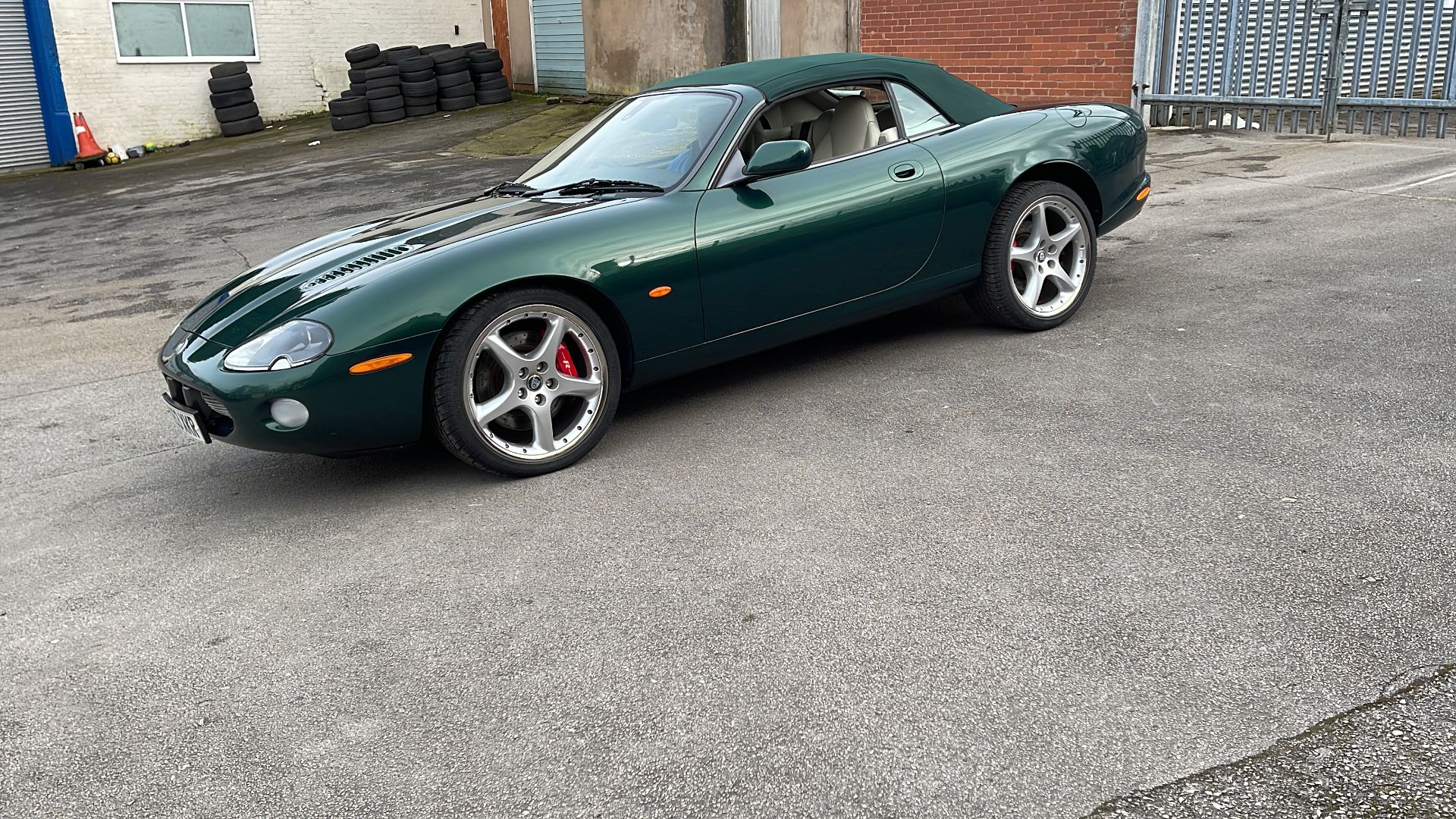 Stunning - Jaguar XKR V8 Supercharged Convertible - British Racing Green - Image 115 of 133