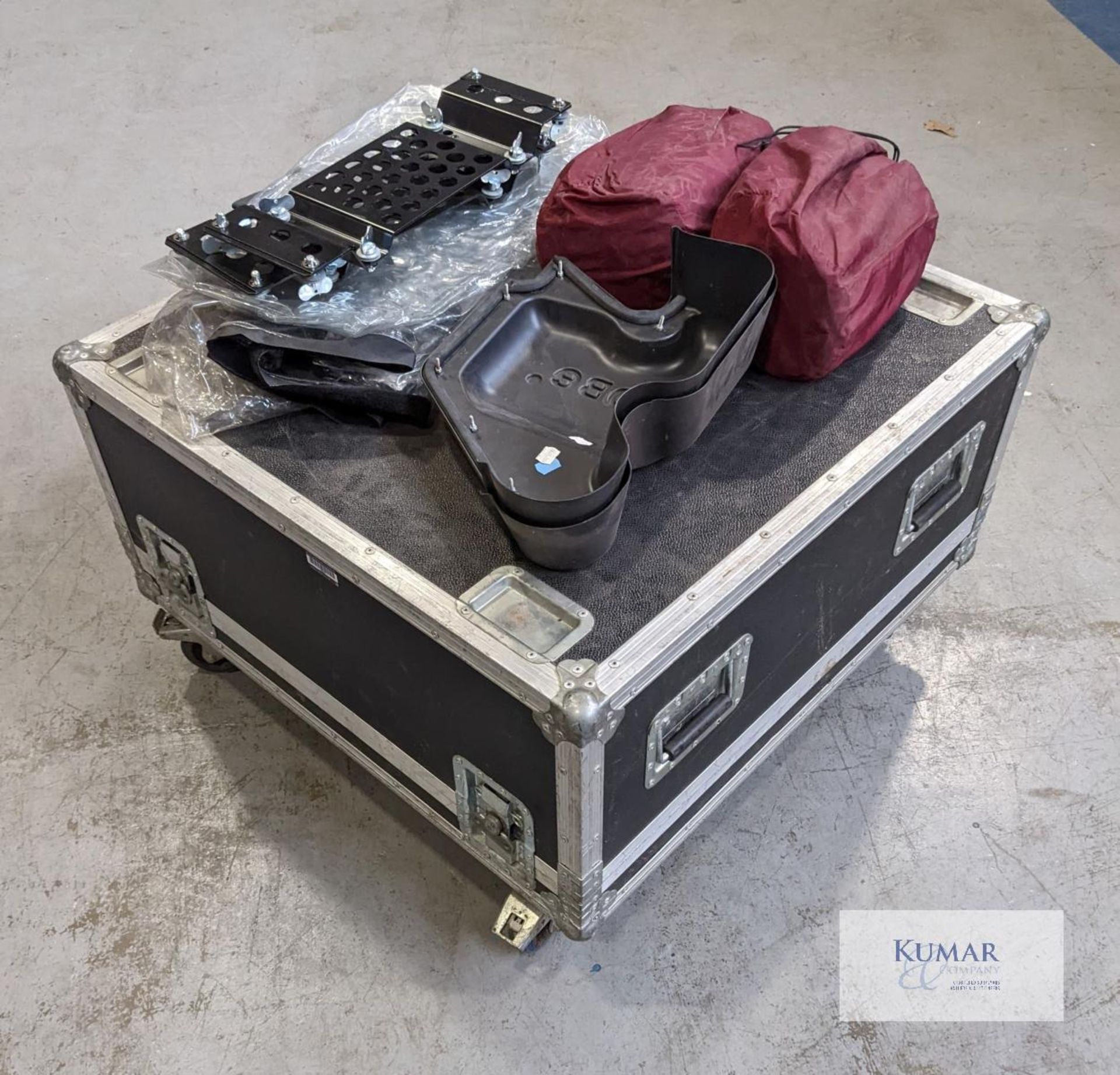 Robe Light dome 575 kit inc flightcase - Pair Condition: Ex-hire 2 x Robe Light dome 575 Supplied - Image 5 of 7