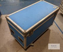 Amptown 4ft Flight case Road trunk - Light blue External dimensions ex castors: Width 1200mm Depth