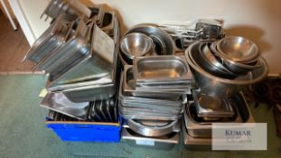 Various Gastronorm Pan/ tins with lids, various sizes