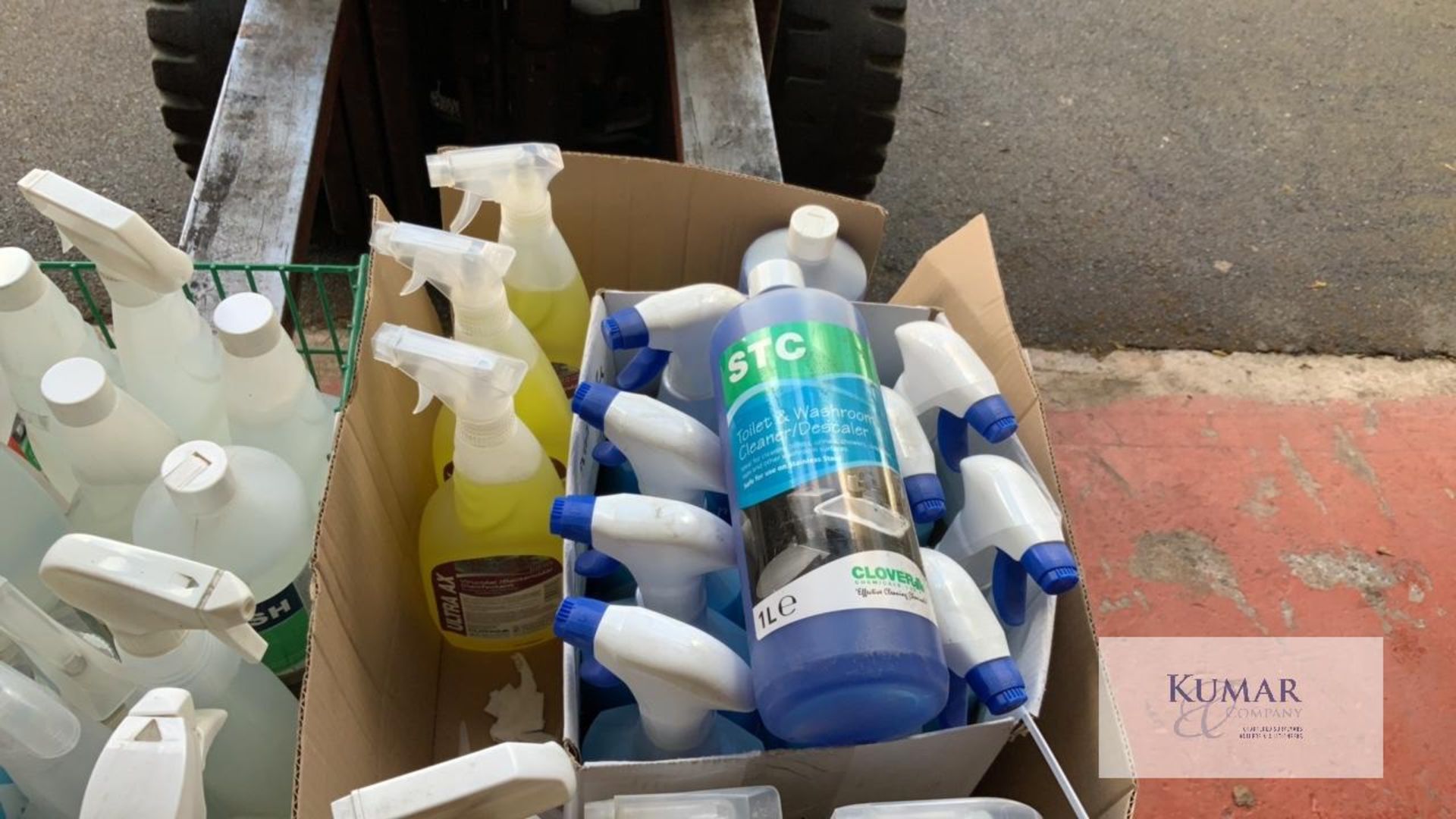 Mixed Lot of Cleaning Materials and Sprays To Include Disinfectants, Limescale Remover, Foaming - Image 7 of 8