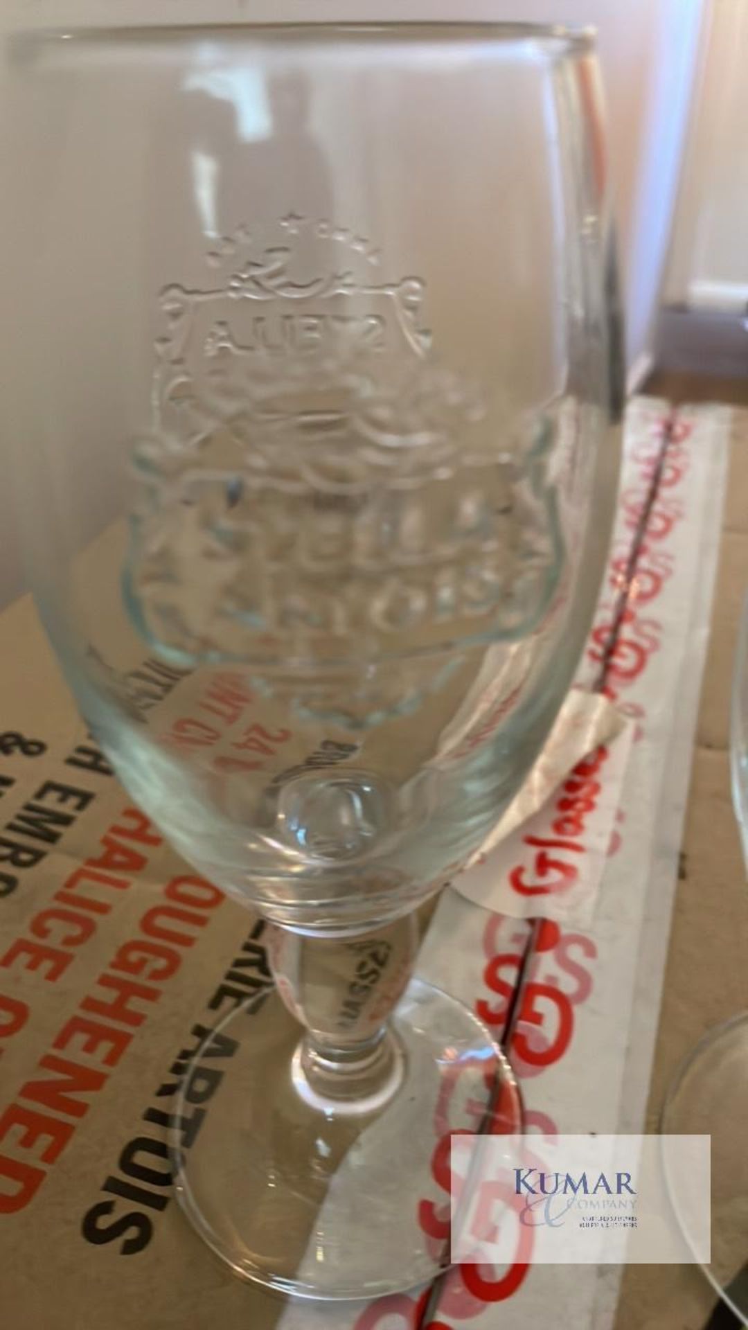 Stella Artois glasses Approx 90 pint and 24 half pint - Image 4 of 6