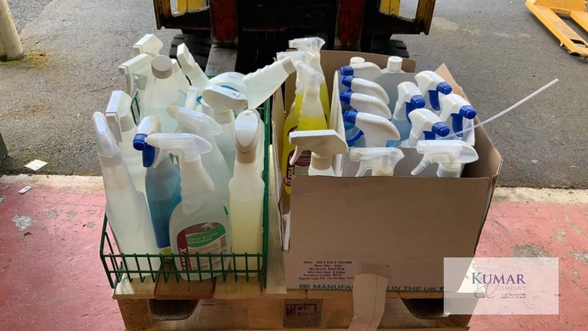 Mixed Lot of Cleaning Materials and Sprays To Include Disinfectants, Limescale Remover, Foaming
