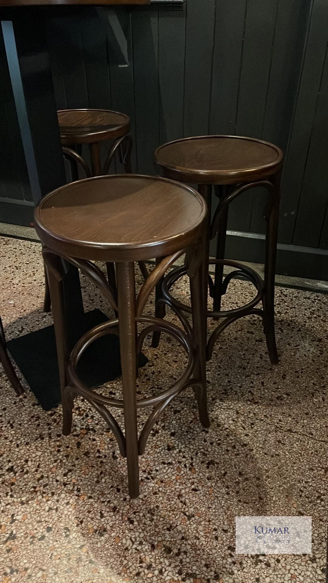 Metal Base Pedestal Circular Bar Table with 4: Stools - Image 4 of 5