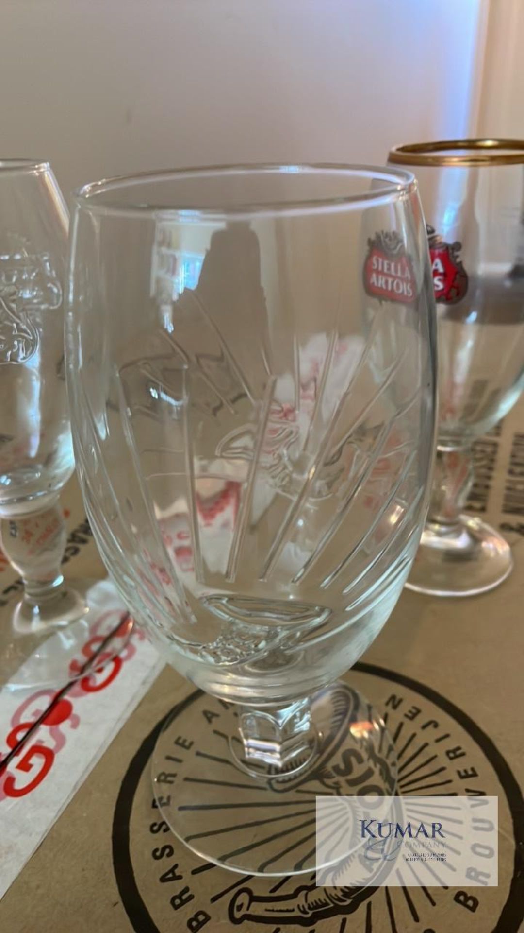 Stella Artois glasses Approx 90 pint and 24 half pint - Image 5 of 6