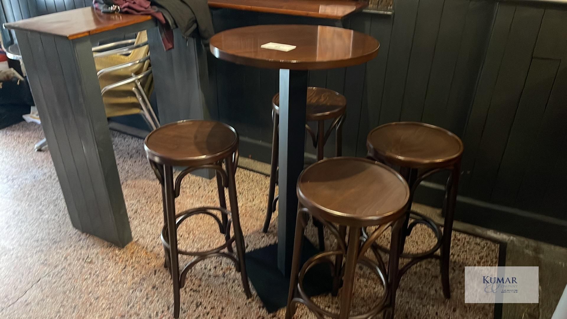 Metal Base Pedestal Circular Bar Table with 4: Stools - Image 2 of 5