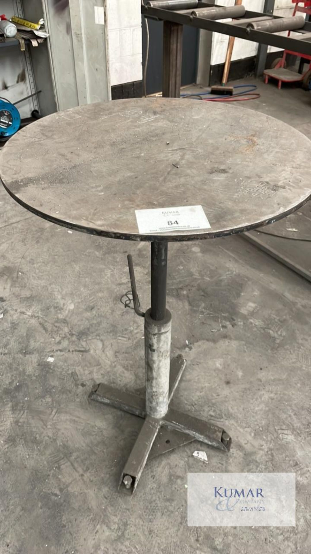 Rotatating, ajustable hight table 610mm diameter hight 600mm to 1000mm