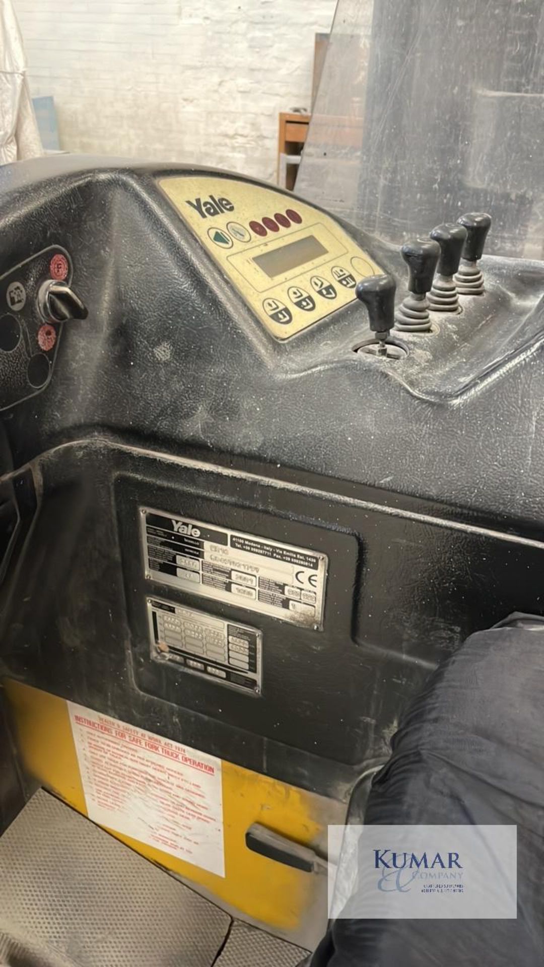 Yale Model MR16 Fork Lift Truck Serial No. B849T02179Y with Charging unit - Image 5 of 7