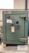 Regal 6K Rated Safe 21” wide x 27” high x 20” deep Lockable section and draw inside with Keys