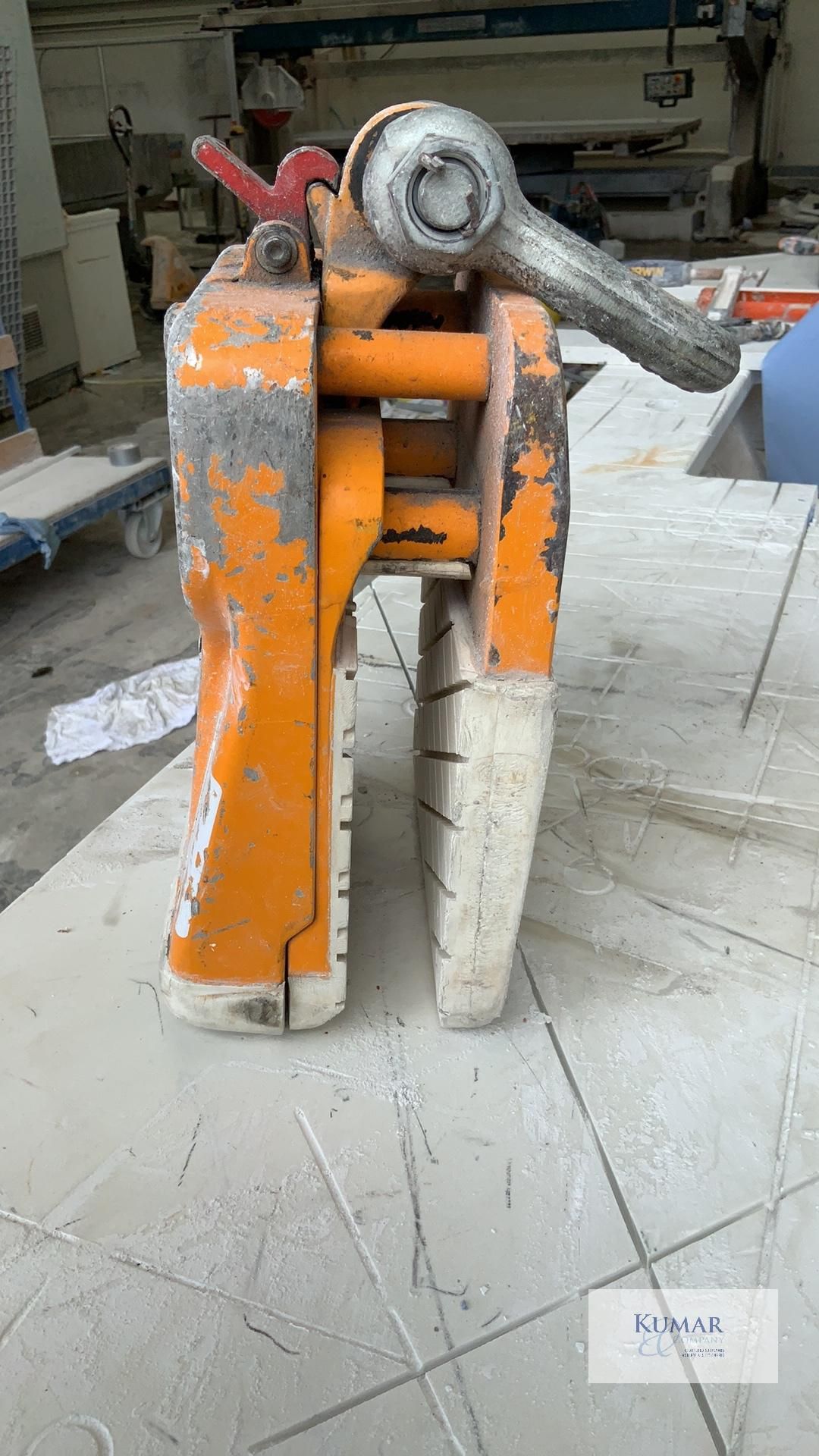 Aardwolf Lifter 30, Slab Lifting Clamp for Granite/Stone, 1200 Kg Capacity 0- 30mm. - Image 4 of 6