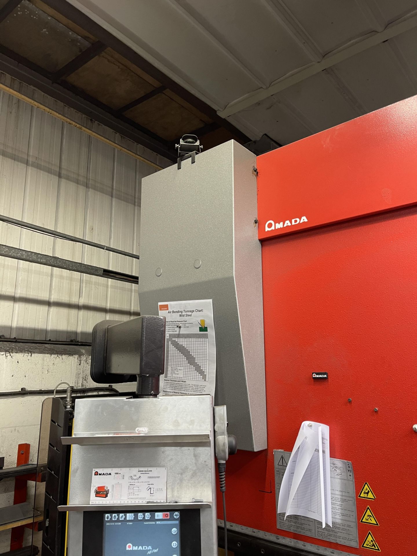 Amada HFE M2 1704 8 Axes Hydraulic Press Brake, Serial No. HFE M2 1704 K100906, (05/2015) - Image 17 of 32