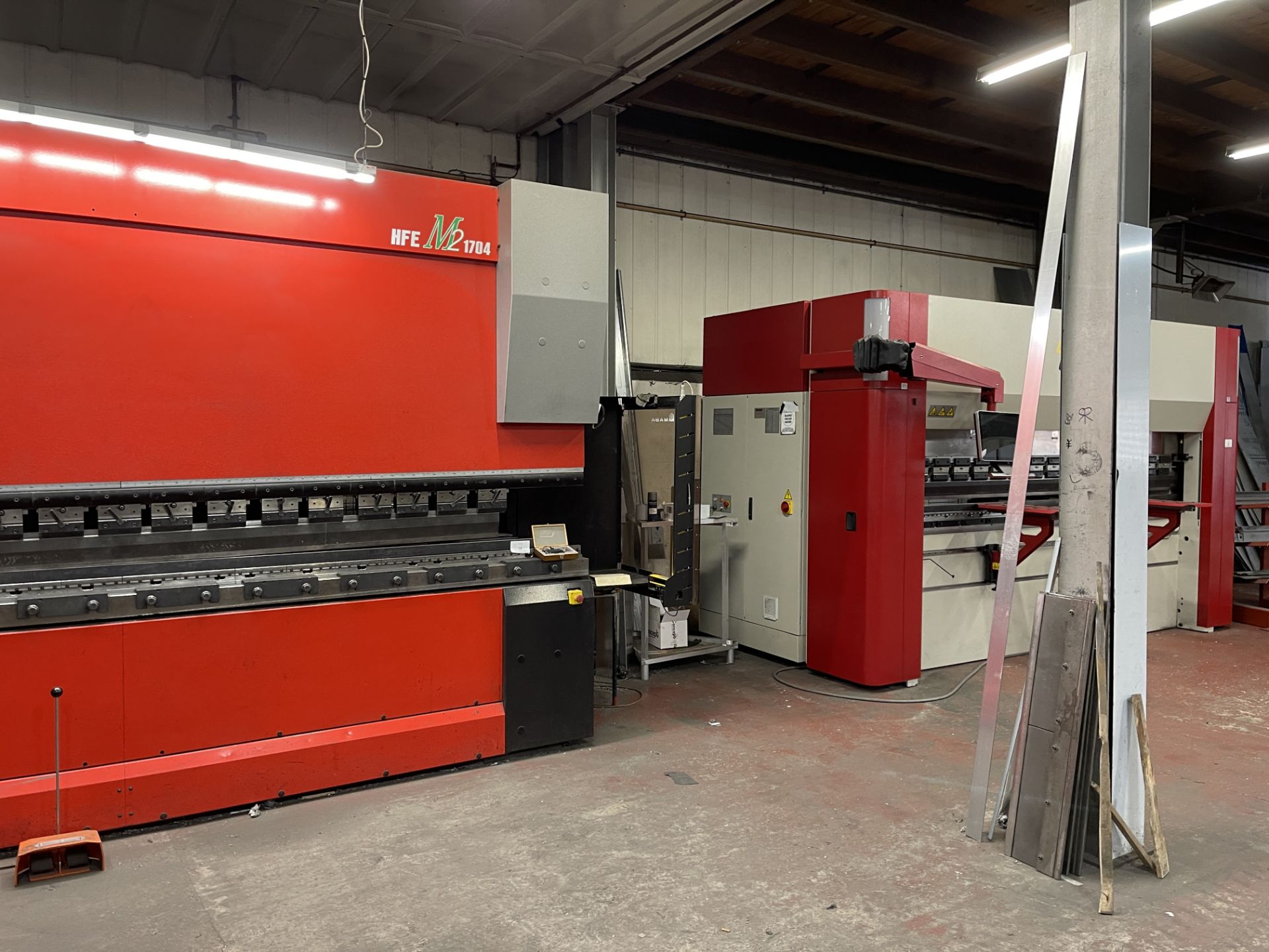 Amada HFE M2 1704 8 Axes Hydraulic Press Brake, Serial No. HFE M2 1704 K100906, (05/2015) - Image 28 of 32