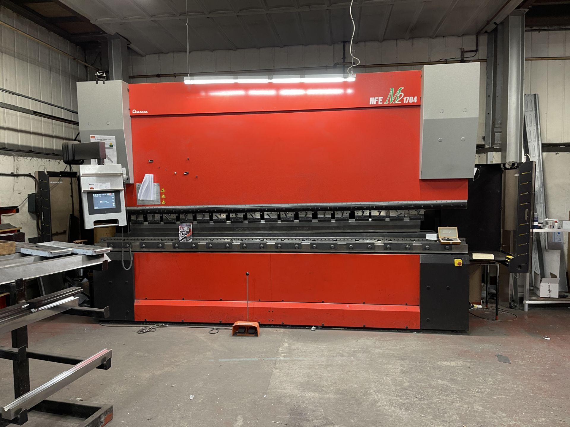 Amada HFE M2 1704 8 Axes Hydraulic Press Brake, Serial No. HFE M2 1704 K100906, (05/2015) - Image 5 of 32