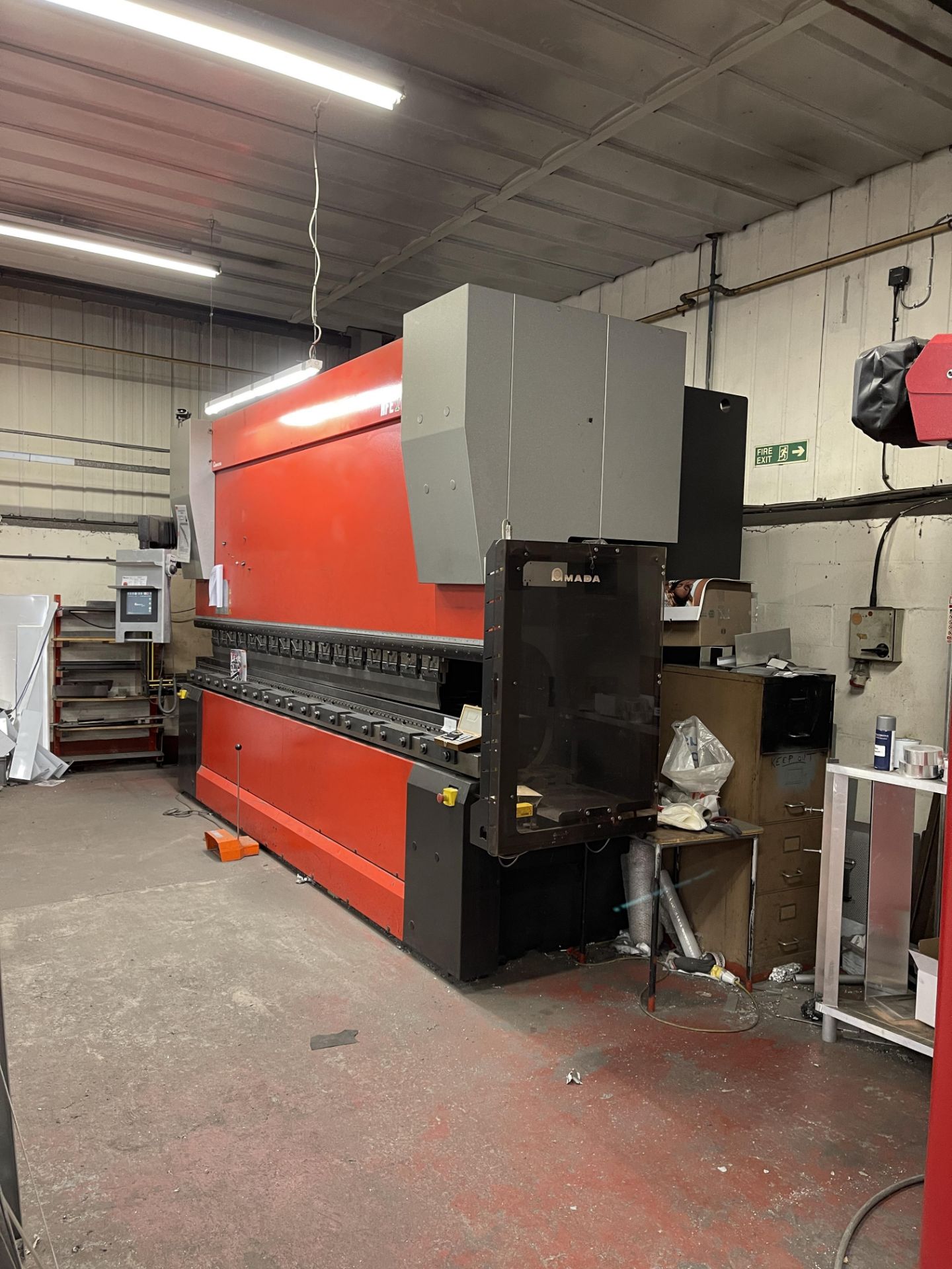 Amada HFE M2 1704 8 Axes Hydraulic Press Brake, Serial No. HFE M2 1704 K100906, (05/2015) - Image 31 of 32