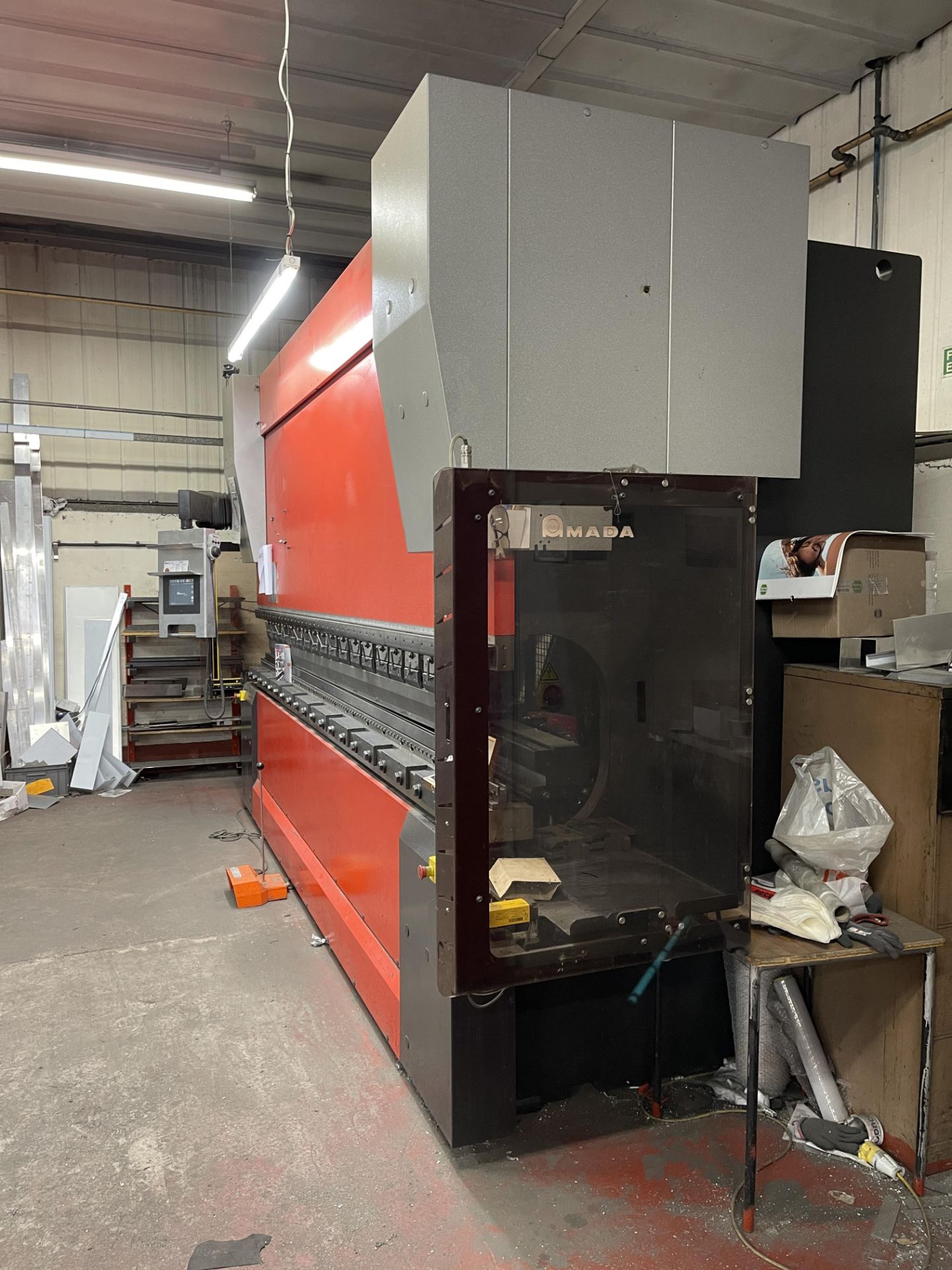 Amada HFE M2 1704 8 Axes Hydraulic Press Brake, Serial No. HFE M2 1704 K100906, (05/2015) - Image 30 of 32