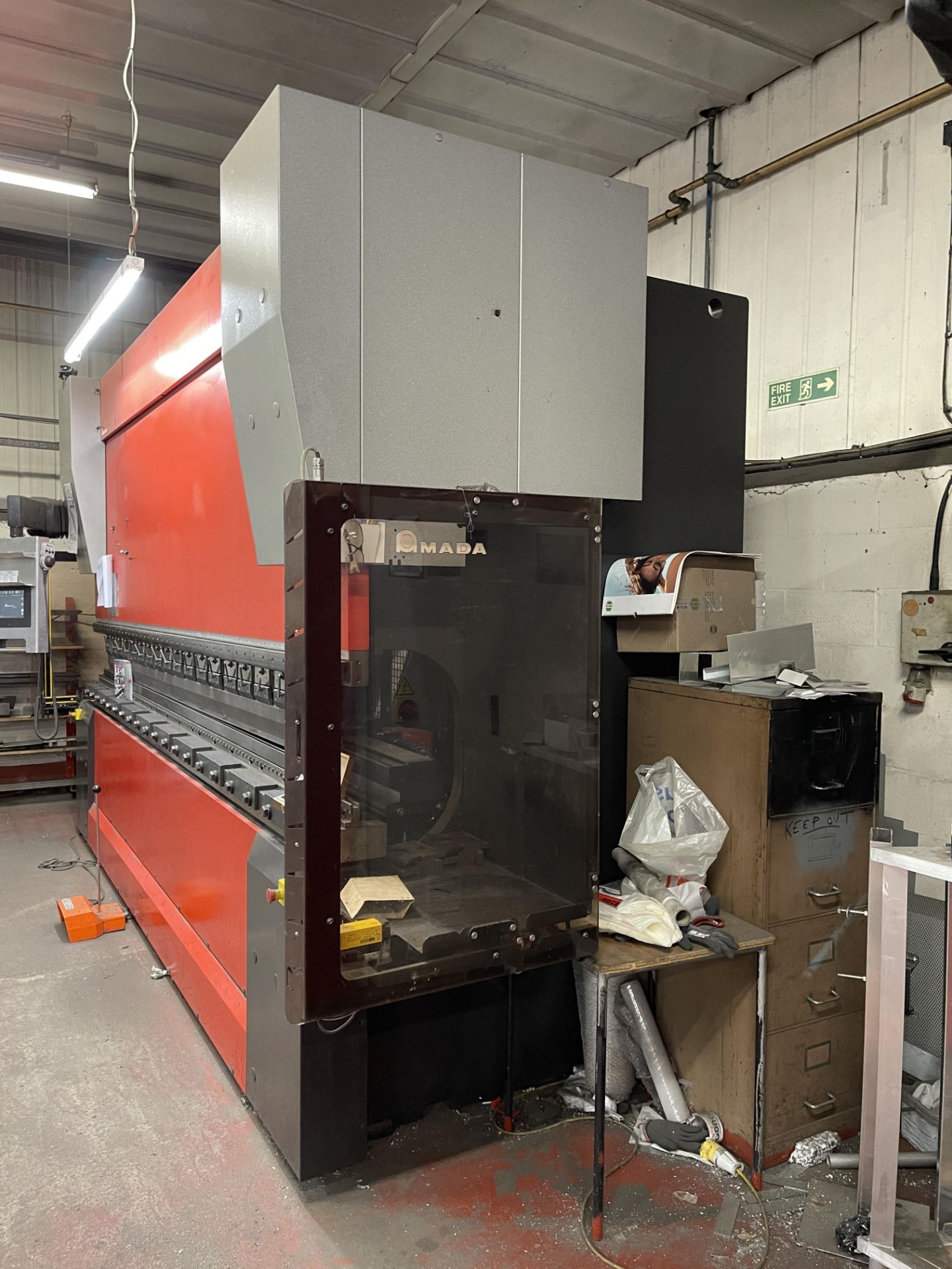 Amada HFE M2 1704 8 Axes Hydraulic Press Brake, Serial No. HFE M2 1704 K100906, (05/2015) - Image 29 of 32