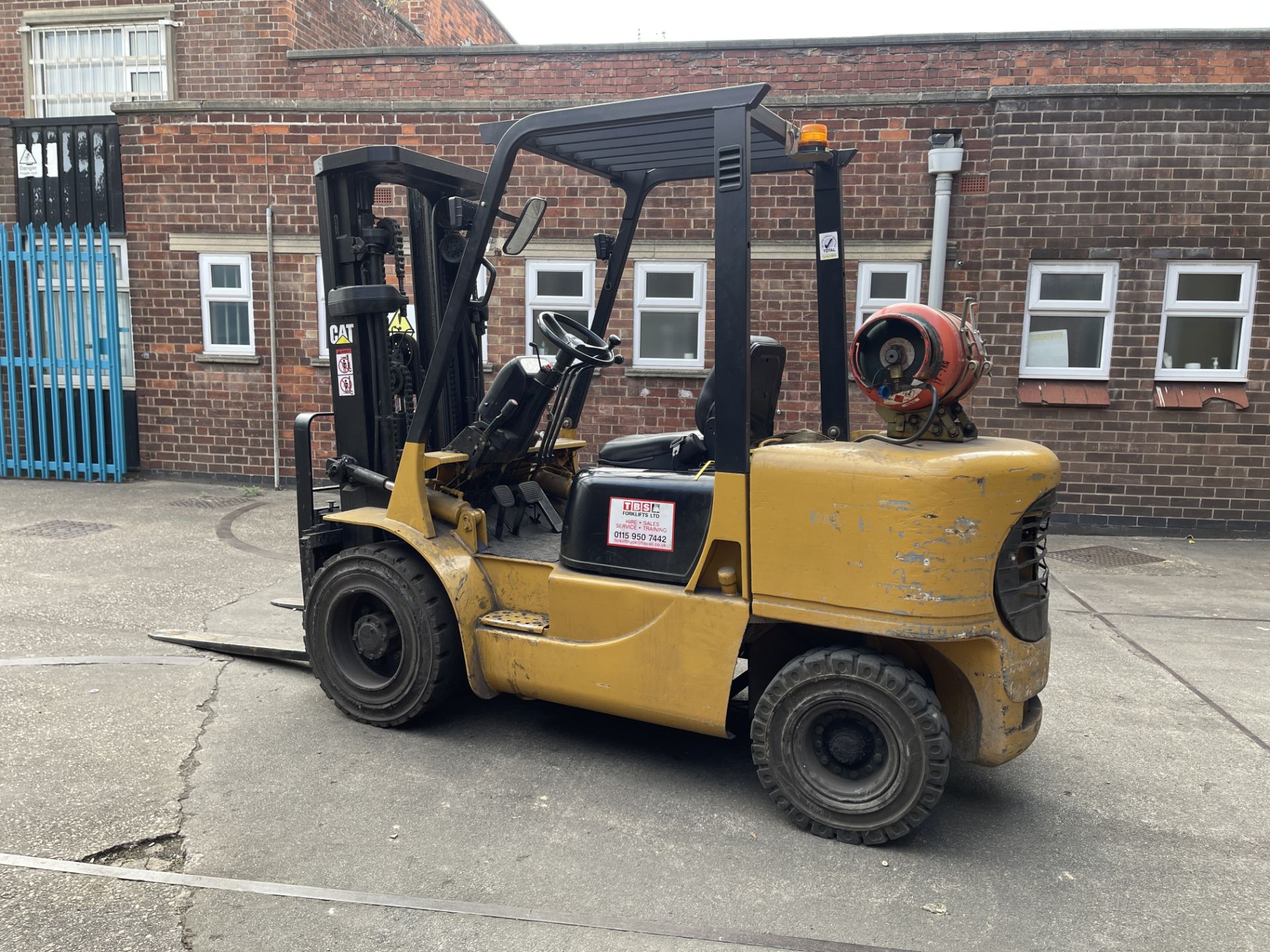 Caterpillar Model GP 30 K LPG Counter Balance Fork Lift Truck - Image 2 of 20