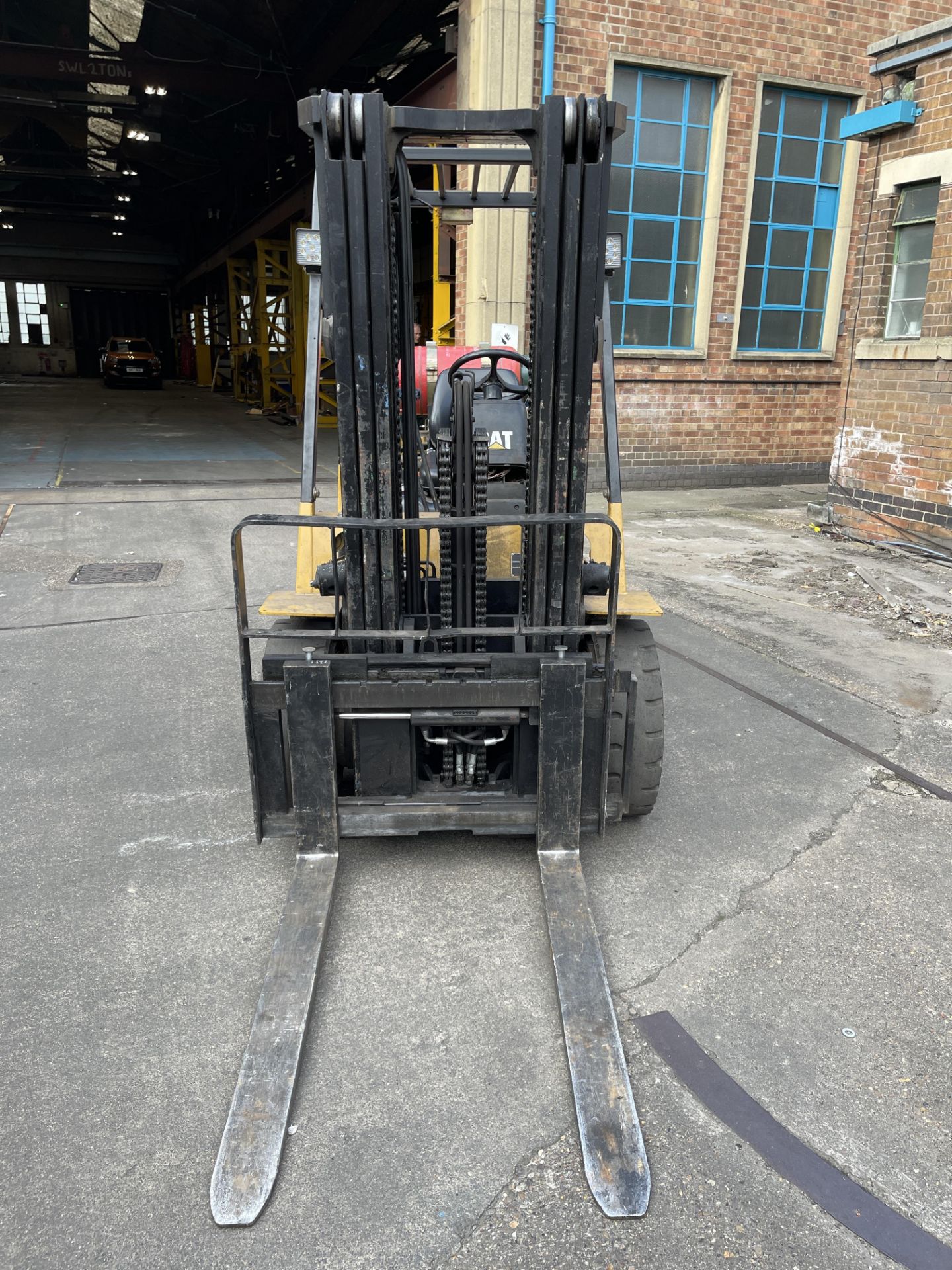 Caterpillar Model GP 30 K LPG Counter Balance Fork Lift Truck - Image 8 of 20