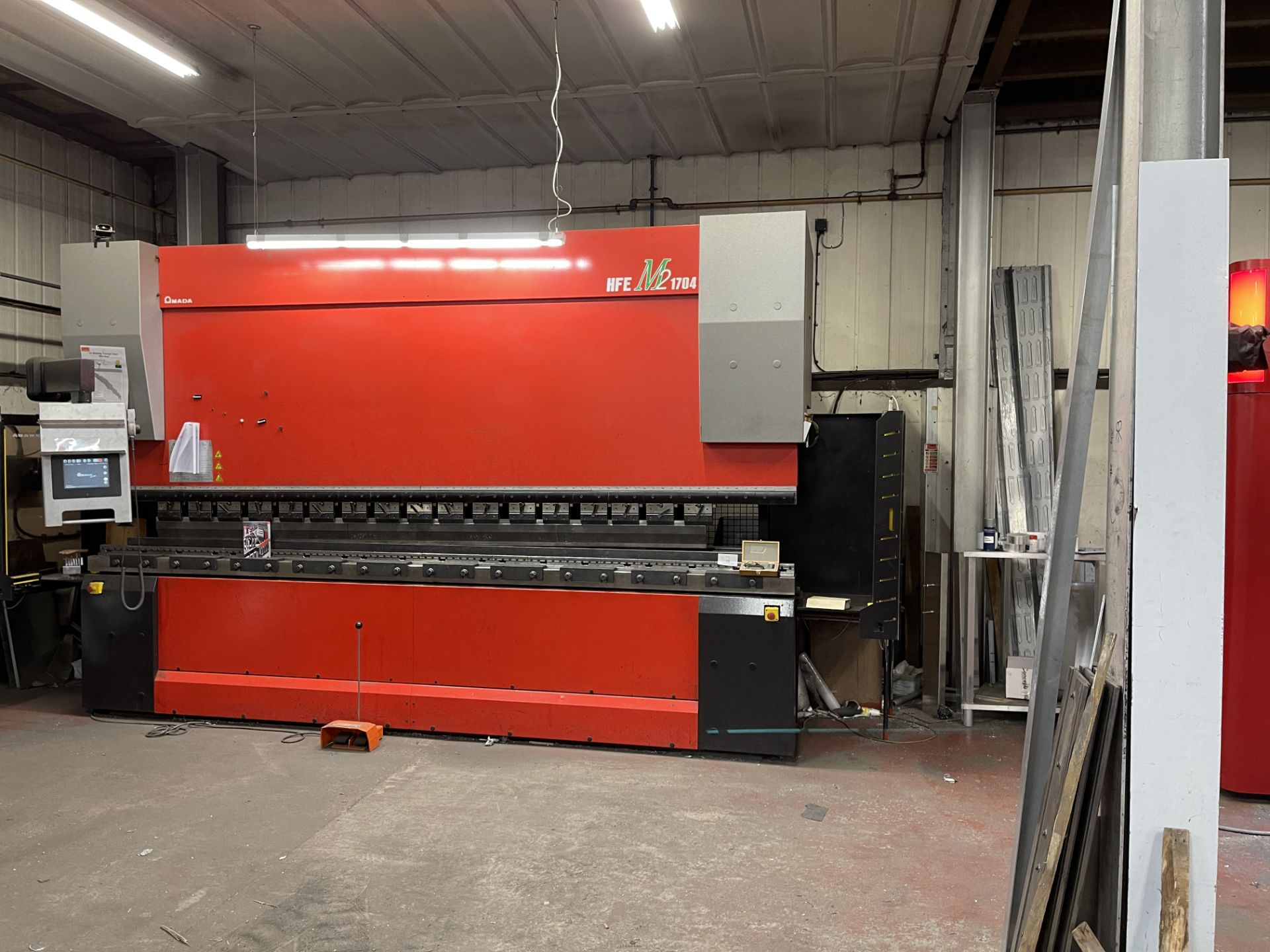 Amada HFE M2 1704 8 Axes Hydraulic Press Brake, Serial No. HFE M2 1704 K100906, (05/2015) - Image 3 of 32