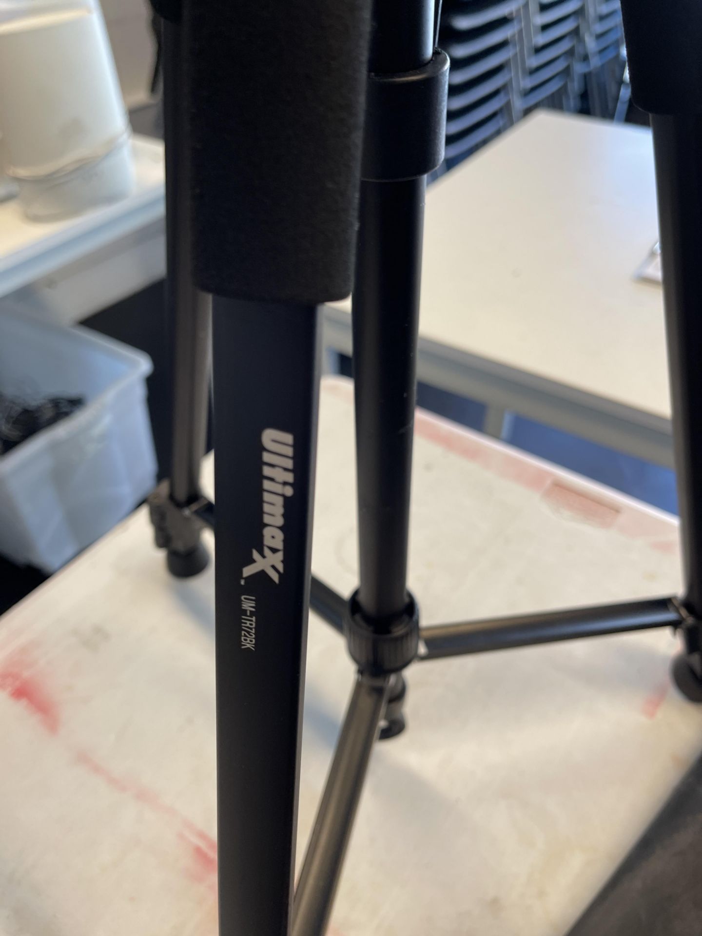 Ultimaxx UM-TR72Bk Tripod with Case - Image 3 of 4