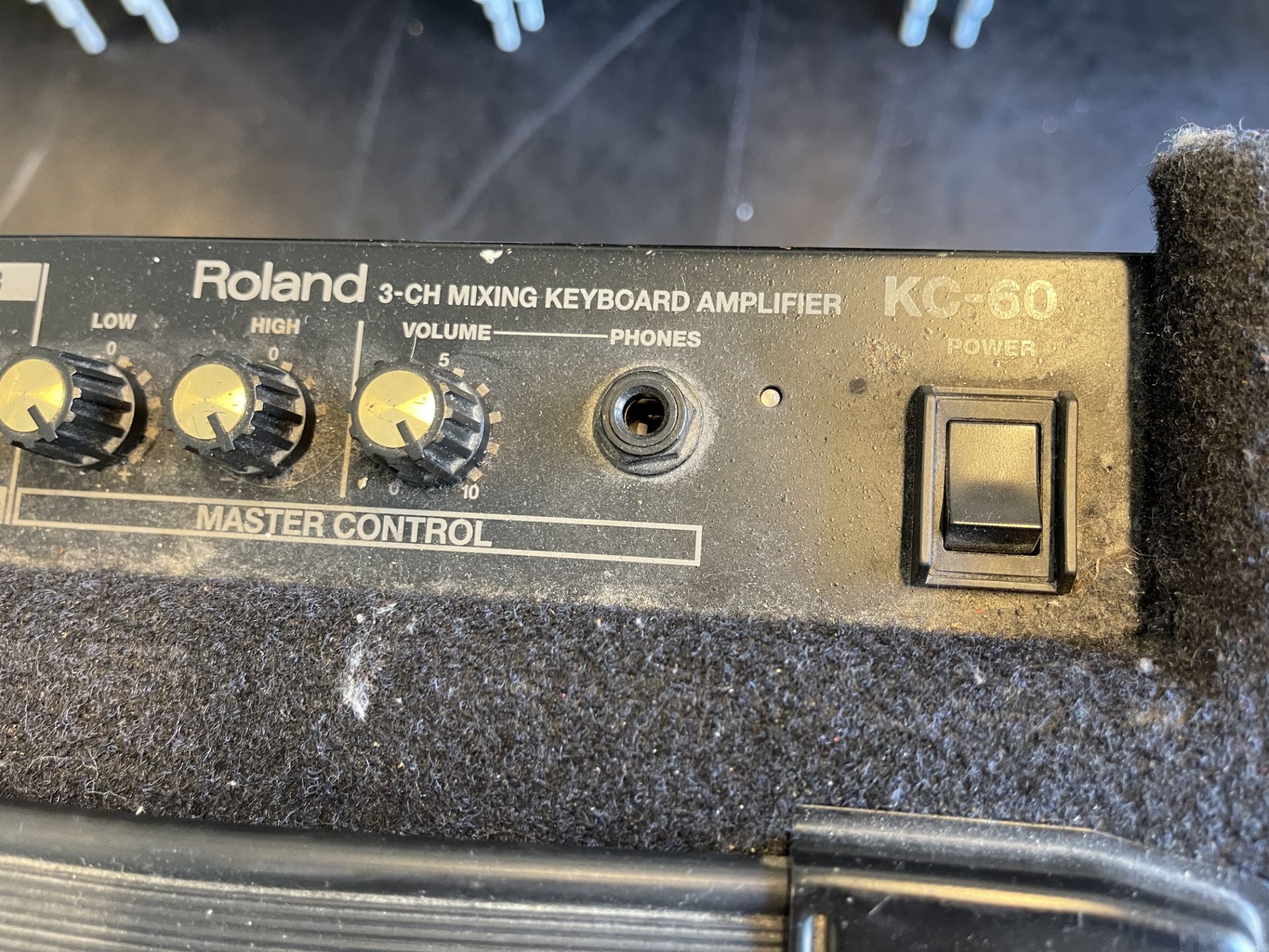 Roland 3-CH Mixing KC-60 Keyboard Amplifier - Image 3 of 8