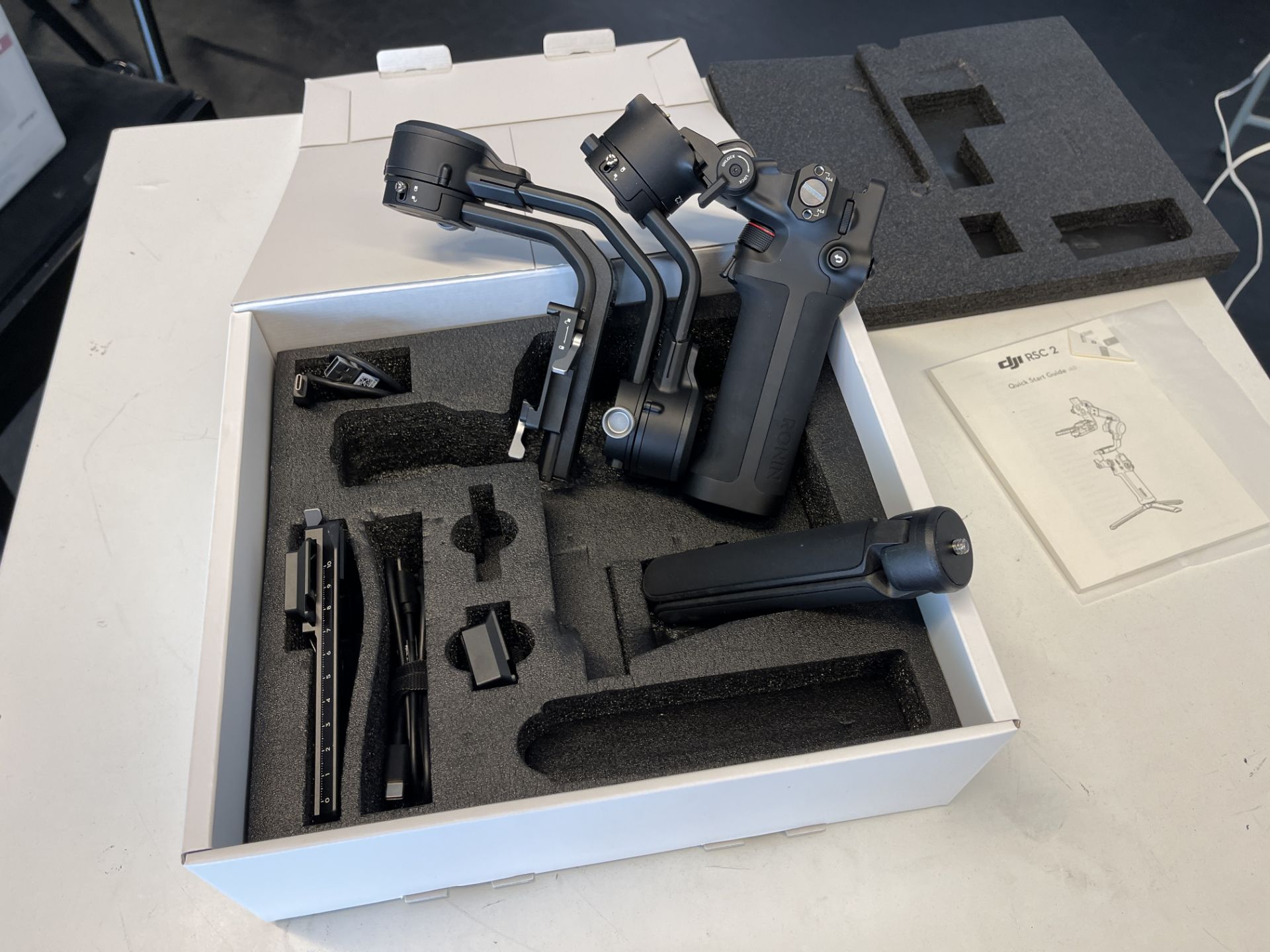DJI RSC 2 Ronin Handheld Gimble Complete with Accessories & Case (RRP £400) - Image 5 of 9