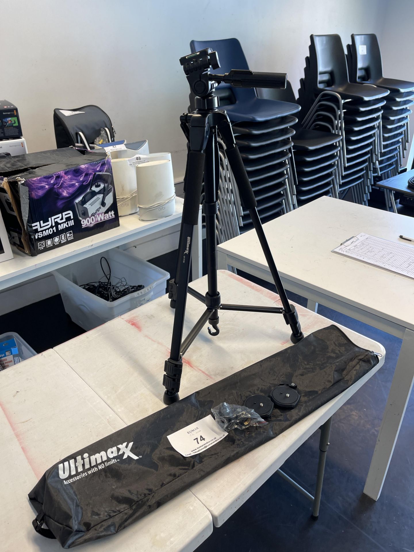 Ultimaxx UM-TR72Bk Tripod with Case - Image 4 of 4