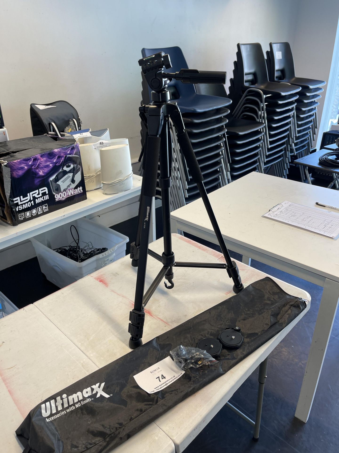 Ultimaxx UM-TR72Bk Tripod with Case - Image 2 of 4