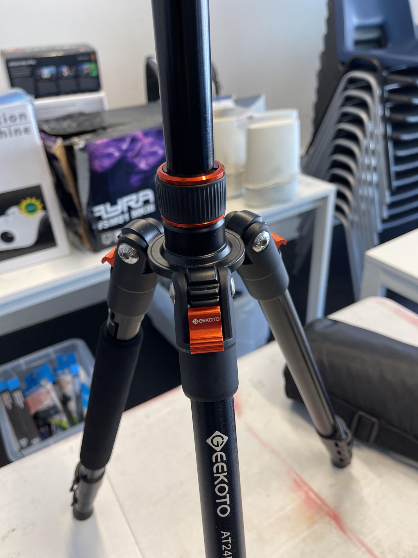 Geekoto AT24Pro Dreamer Light Aluminum Camera Tripod with 360 Panorama Ball Head. (180£) with Case - Image 3 of 6