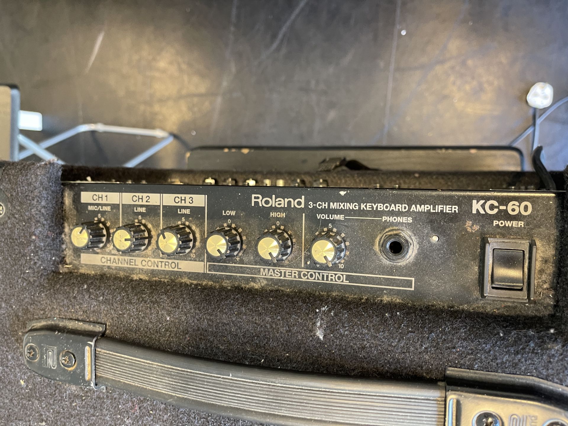 Roland 3-CH Mixing KC-60 Keyboard Amplifier - Image 4 of 8