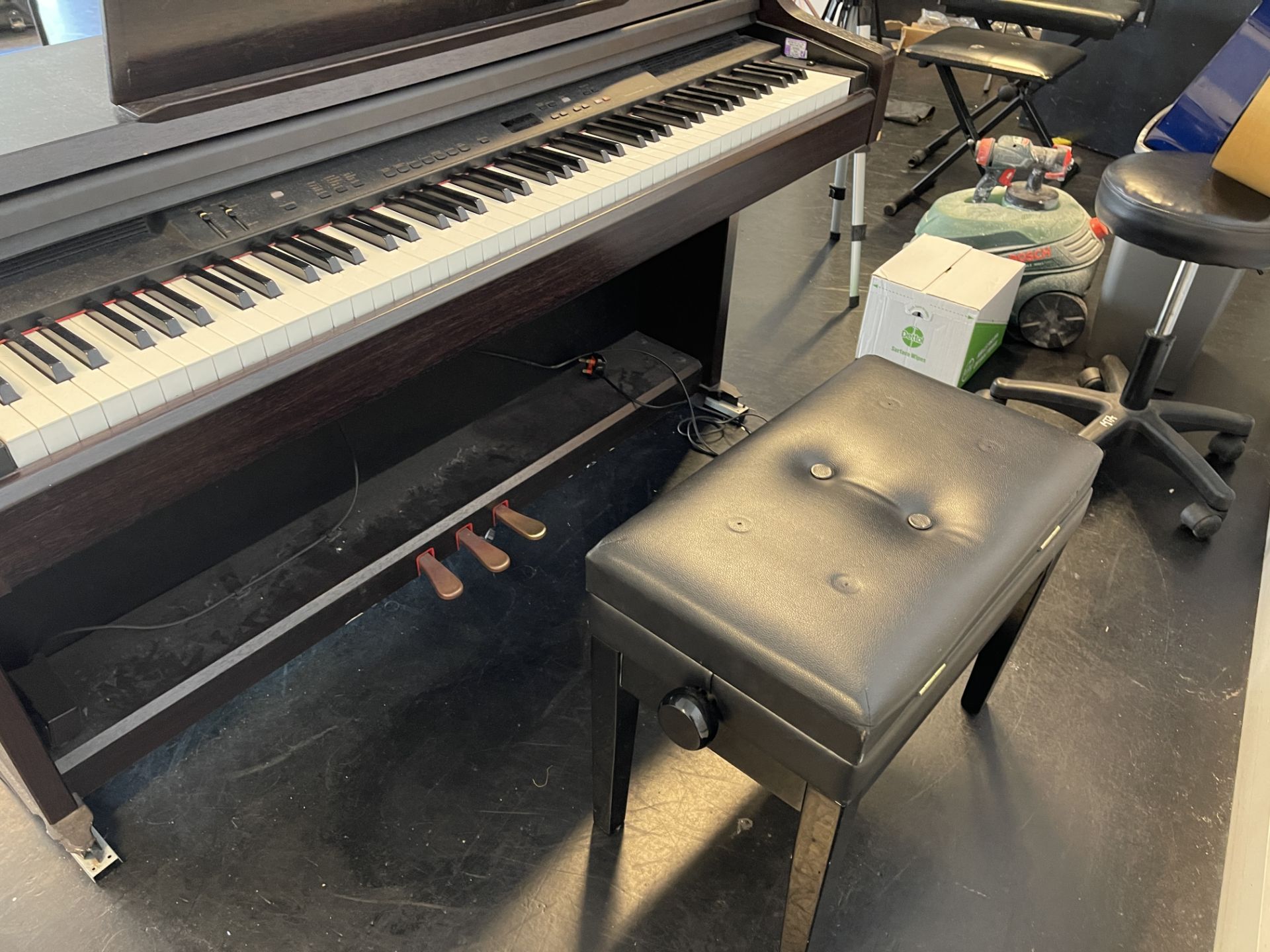 Yamaha Clainova Digital Piano CLP-840 Complete with Stool (RRP £1500) - Image 3 of 18
